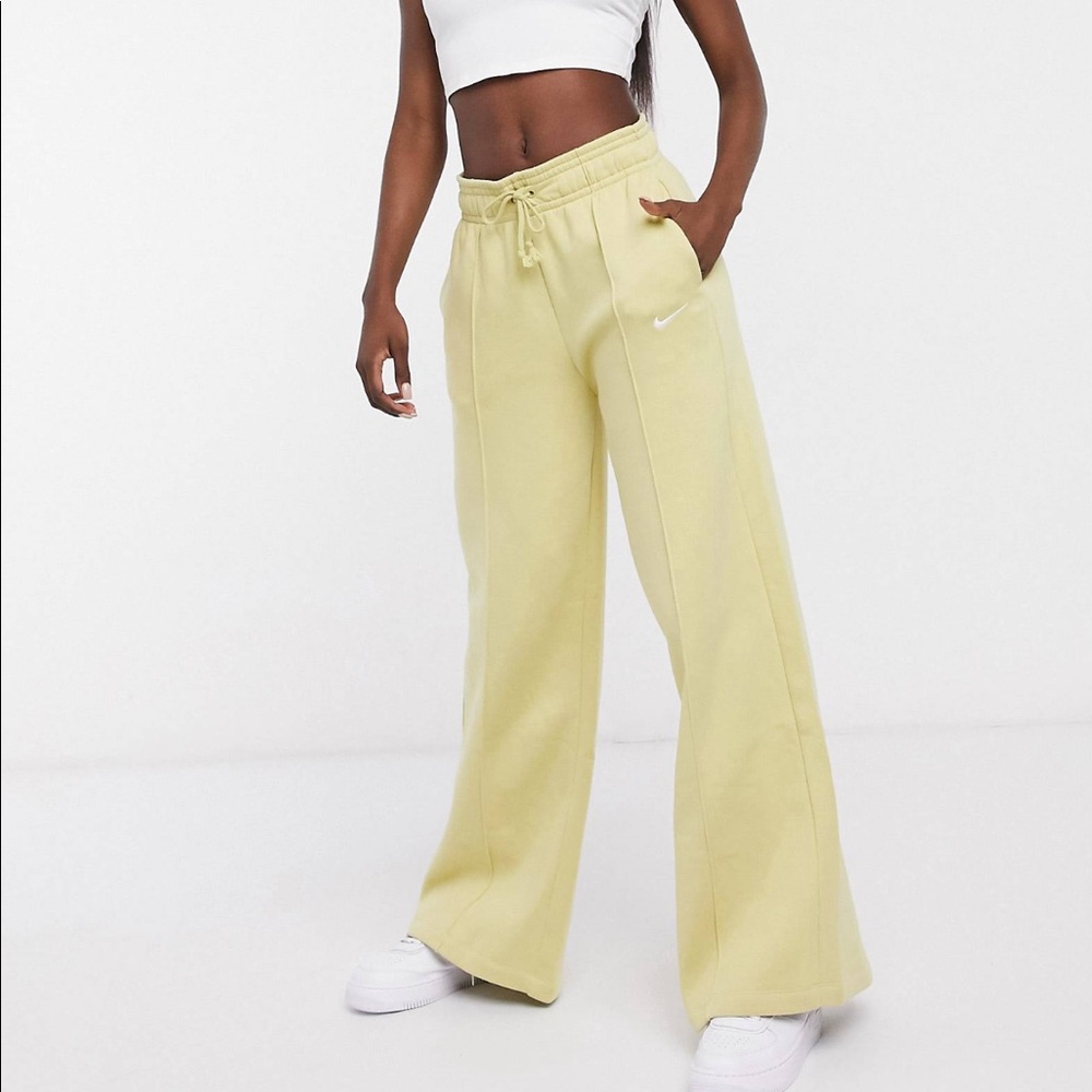 Nike high waisted wide leg sweatpants - Picture 7 of 8